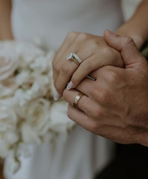 Engagement Ring Photography, Engagement Ring Platter, Engagement Ring Ideas, Engagement Ring For Him, Wedding Ring Pictures, Couple Ring Design, Ring Photography, Engagement Photography Poses, Groom Ring