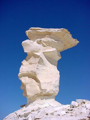 Cool Rock Formations, White Desert Egypt, Desert Rocks, Environment Painting, White Desert, Bg Design, Rock Textures, Landscape Concept, Desert Art