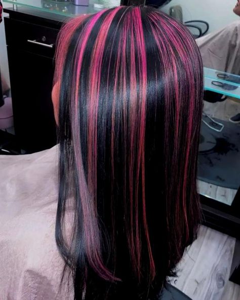 Shunk Chunky Highlights, Purple Hair Chunky Highlights, Ideas To Color Your Hair, Chunky Highlights Long Hair, Black Hair W Pink Highlights, Brown And Pink Highlights Hair, Different Color Highlights On Brown Hair, Chunky Silver Highlights On Dark Hair, Chunky Highlights Black Women