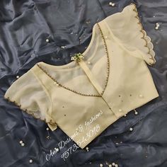 Blouse Design For Mom, Shadi Outfits, Simple Blouses, Model Blouse, Blouses Designs, Blouse Designs Catalogue, Zardozi Work, New Saree Blouse Designs, Chiffon Blouses