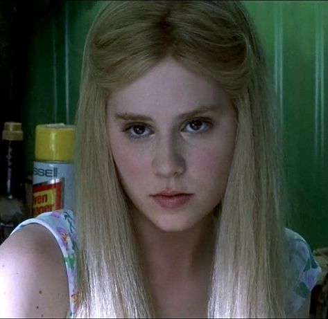 Alison Lohman White Oleander, Astrid White Oleander, White Oleander Aesthetic, Allison Lohman, Astrid Magnussen, Blonde Inspiration, Alison Lohman, White Oleander, Iconic Movie Characters