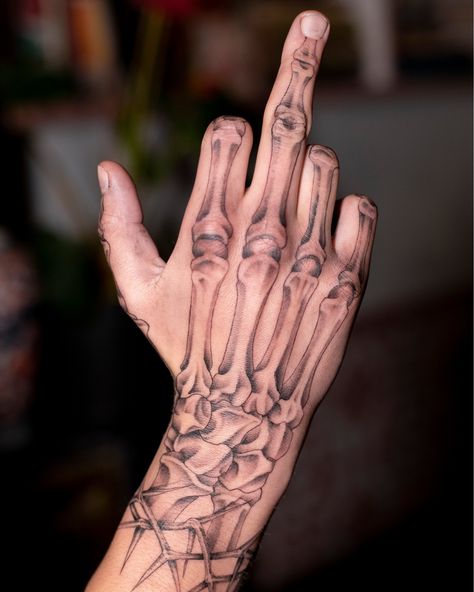 10 Stunning Skeleton Hand Tattoos You'll Love 3 Full Body Skeleton Tattoo, Skeleton Hand Tattoos Men, Hand Tattoos For Guys Skeleton, Hand Tattoos For Guys Men Design, Skeleton Tattoo Hand Men, Skeleton Hand Tattoos Women, Hand Bones Tattoo, Skeleton Hand Tattoos For Guys, Skeleton Finger Tattoo