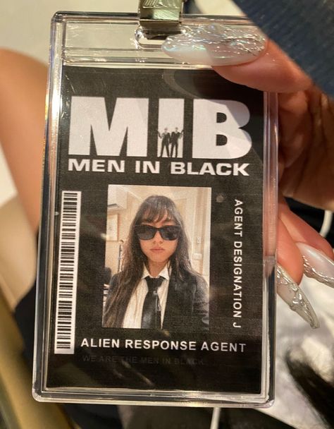 Men In Black Photoshoot Ideas, Men In Black Nails, Men In Black Name Tag, Men In Black Girls Costume, Mib Aesthetic, Nail Inspo Men, Black Outfit Halloween Costume, Man In Black Costume, Asian Girl Aesthetic Instagram