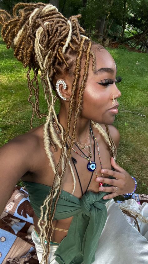 Earthy Braided Hairstyles, Faux Locs Black And Blonde, Kimberly Core Aesthetic, Goddess Faux Locs With Color, Spiritual Hairstyles, Earthy Braids, Blonde 4c Hair, Earth Girl Aesthetic, Fairy Locs