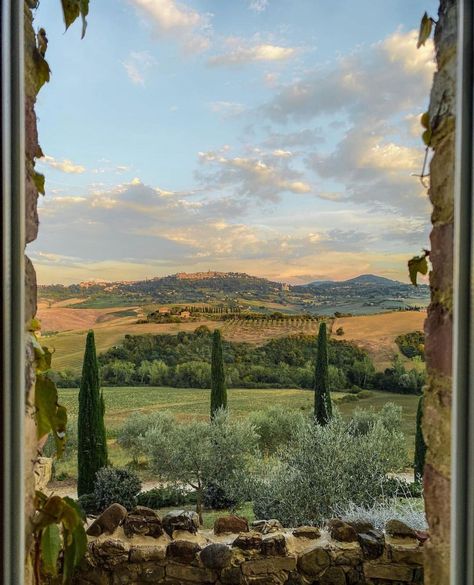 27.4k Likes, 160 Comments - Best Airbnb (@best_airbnb) on Instagram: “Honeymoon views . 📍#Tuscany #Italy // Photos by @windmilldreams — visit @lupaia to book” Italy Vibes, Peisaj Urban, Italian Countryside, Italy Aesthetic, Italian Summer, Northern Italy, Jolie Photo, Nature Aesthetic, Pretty Places