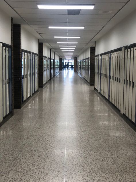 Ontario highschools(🤮) School Hallway Aesthetic, Highschool Hallway, Middle School Hallway, Creepy Hallway, Courtney Aesthetic, School Hallway, School Hall, School Building Design, School Bathroom