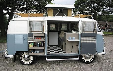 This is very likely Syd's future... It's like I found a picture of almost exactly what I had in mind! Vw Kampeerwagens, Kombi Trailer, Vw Minibus, Vw Bus Interior, Kombi Motorhome, T3 Vw, Van Vw, Kdf Wagen, Volkswagen Camper Van