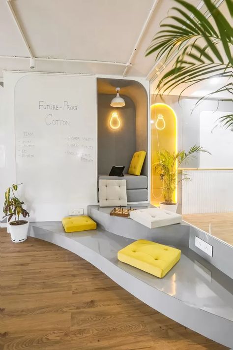 Yellow Office Interior Design, Yellow Office Design, Black And Yellow Office, Yellow Office Ideas, Blue And Yellow Interior, Commercial Lobby Design, Office Minimalist Design, Ideation Room, Absolute Collagen