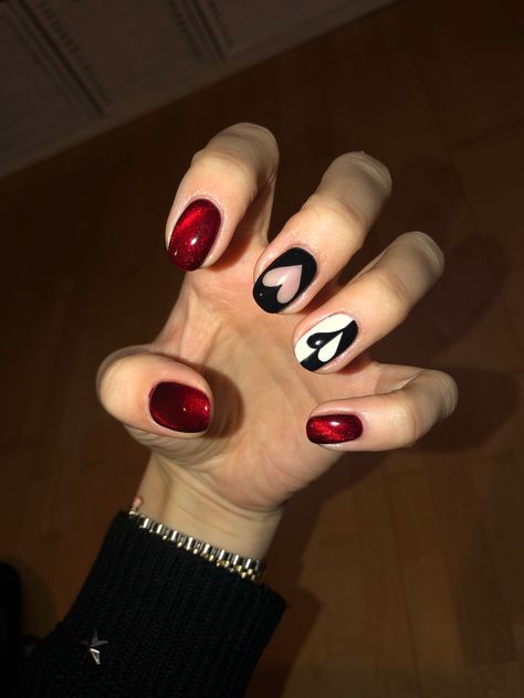 Deck Of Cards Nail Design, Red Queen Nails, Deck Of Cards Nails, Queen Of Hearts Nails Designs, Queen Of Hearts Nails, Lesbian Nails, Cards Nails, Card Nails, Evil Eye Nails