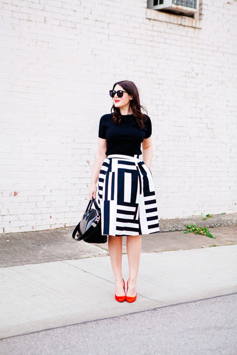 Black Patterned Skirt Outfit, Black And White Combination Outfits, Bold Pattern Outfit, White And Black Skirt Outfit, Black White Skirt Outfit, Black Top With Skirt, Black White And Red Outfits, Patterned Skirt Outfit, Black And White Skirt Outfit