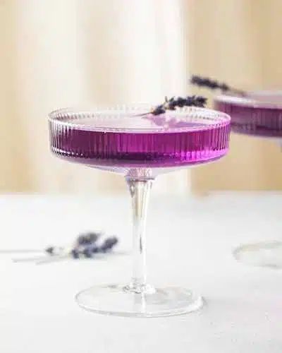 Empress Gin Martini Recipes, Purple Gin Drink, Easy Empress Gin Cocktail, Purple Gin Cocktail Recipes, Empress Gin Martini, Purple Gin Cocktail, Indigo Gin Cocktails, Empress 1908 Gin Cocktails, Purple Cocktails Recipe