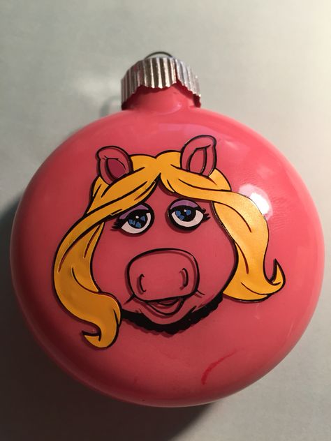 Miss Piggy ornament/ Muppets/ crafting Diy Muppet, Muppets Christmas, Muppet Christmas, Miss Piggy, Jim Henson, Cricut Creations, Free Svg, Christmas Themes, Christmas Ideas