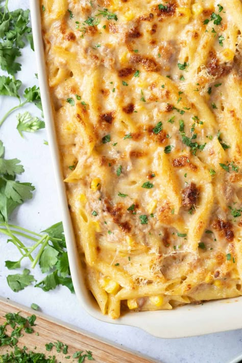 Tuna And Broccoli Pasta Bake, Tuna Meal Ideas, Tuna Bake Recipe, Tuna Pasta Recipes, Tuna Macaroni Casserole, Maggie Food, Minced Beef Pie, Tuna Pasta Bake Recipe, Creamy Tuna Pasta Bake