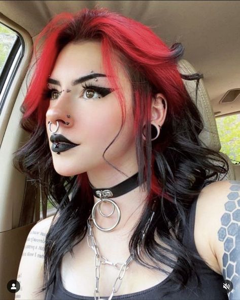 Blue Color Highlights Hair, Alt Hair Colors Ideas, Goth Dyed Hair Ideas, Short Punk Rock Hairstyles For Women, Gothic Hair Dye Ideas, Edgy Hair Dye Ideas, Gothic Hair Color Ideas, Goth Colored Hair, Red Alternative Hair