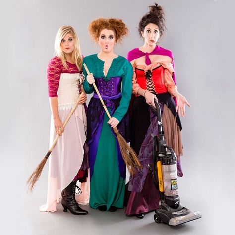 Dress up as the Sanderson sisters from Hocus Pocus by following this DIY Halloween group costume tutorial. Hocus Pocus Vacuum Diy, Diy Hocus Pocus Costume, Hocus Pocus Trunk Or Treat, Hocus Pocus Witch Costume, Hocus Pocus Costume Diy, Costume Blonde, Hocus Pocus Halloween Costumes, Halloween Bunco, Modest Halloween Costumes