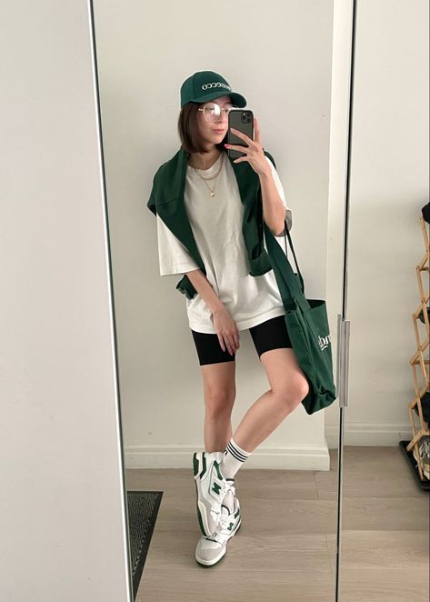 New Balance Ootd Woman, New Balance 550green, Style With New Balance Shoes, New Balance Shoes 550 Green, New Balance 550 Verdi, Mew Balance 550 Outfit, New Balance 550 Green Outfit Woman, Newbalance 550s Outfits, Fits With New Balance 550