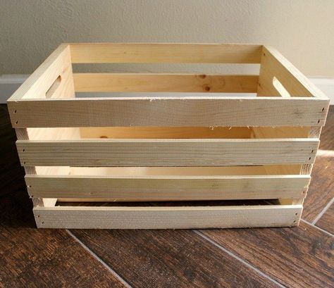 9 Gorgeous Ways to Use a Plain Wooden Crate for Christmas Maybe we should be adding a plain wooden crate to the top of our gift lists... Wooden Crates Christmas, Wooden Storage Bins, Crate Crafts, Diy Wooden Crate, Halloween Camping, Crate Coffee Table, Diy Projects Plans, Diy Crate, Crate Diy