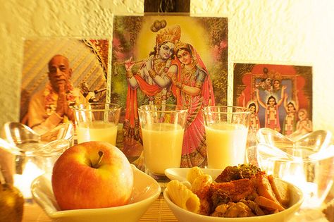 RULES TO BE FOLLOWED WHILE OFFERING FOOD TO KRISHNA Hare Krishna Home Altar, Krishna Altar Home, Hindu Altar, Radha Krishna Temple, Krishna Mandir, Ganesha Rangoli, Portable Altar, Altar Ideas, Krishna Temple