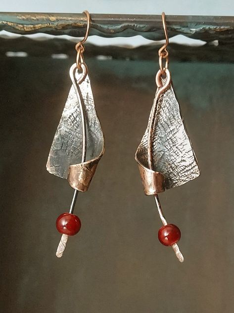 Etched Copper Jewelry, Antique Style Jewelry, Metal Art Jewelry, Copper Jewellery, Metalsmithing Jewelry, Jewelry Design Inspiration, Mixed Metal Jewelry, Artisan Earrings, Jewelry Design Earrings