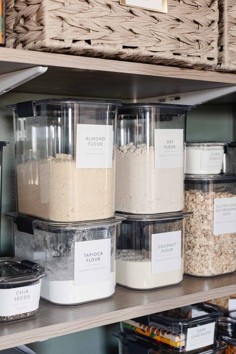 Diy Pantry Makeover, Small Pantry Organization Ideas, Baking Organization, Flour Storage, Flour Container, Pantry Inspiration, Small Pantry Organization, Pantry Containers, Pantry Organization Ideas