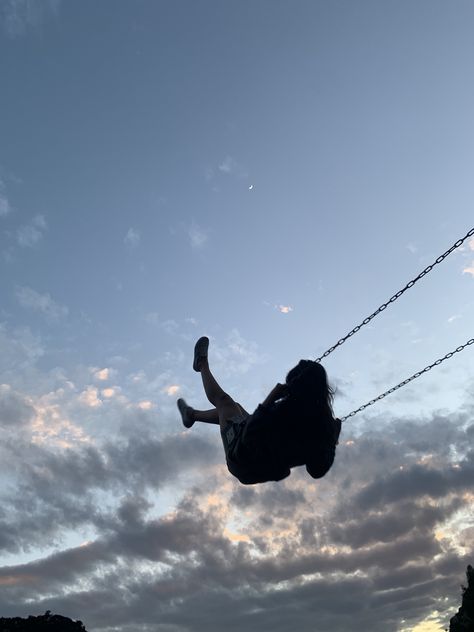 Childish Girl Aesthetic, Silouette Pics Photo Ideas, Confident Aesthetic Photography, Katecore + Aesthetic, Swinging Photography, Cloud Girl Aesthetic, Swinging Aesthetic, Free Girl Aesthetic, Swings Aesthetic