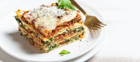 Beef Lasagna with Spinach and Ricotta Meat Lasagna Recipe With Ricotta, Recipe With Ricotta Cheese, Meat Lasagna Recipe, Lasagna No Meat Recipe, Polenta Lasagna, Lasagna With Spinach, Recipe With Ricotta, Roasted Vegetable Lasagna, Lasagna Recipe With Ricotta