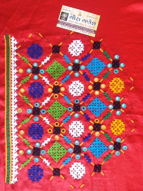 Gujrati Stitch Designs, Sadu Bharat, Bavariya Work, Sindhi Embroidery, Navratri Outfits, Kutchi Work, Rose Embroidery Designs, Wedding Flower Jewelry, Kutch Work Designs