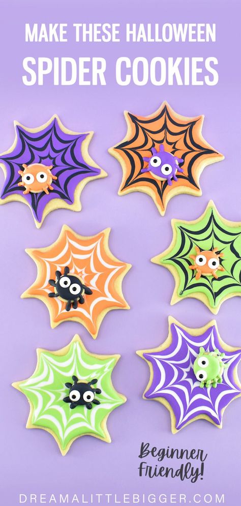 Spiderweb Cookies Decorated, Spider Web Cookies Decorated, Easy Halloween Cookies Royal Icing, Halloween Cookie Ideas Royal Icing, Halloween Sugar Cookies Decorated Easy, Halloween Decorated Sugar Cookies, Spiderweb Cookies, Cookie Decorating Tutorial, Spider Web Cookies