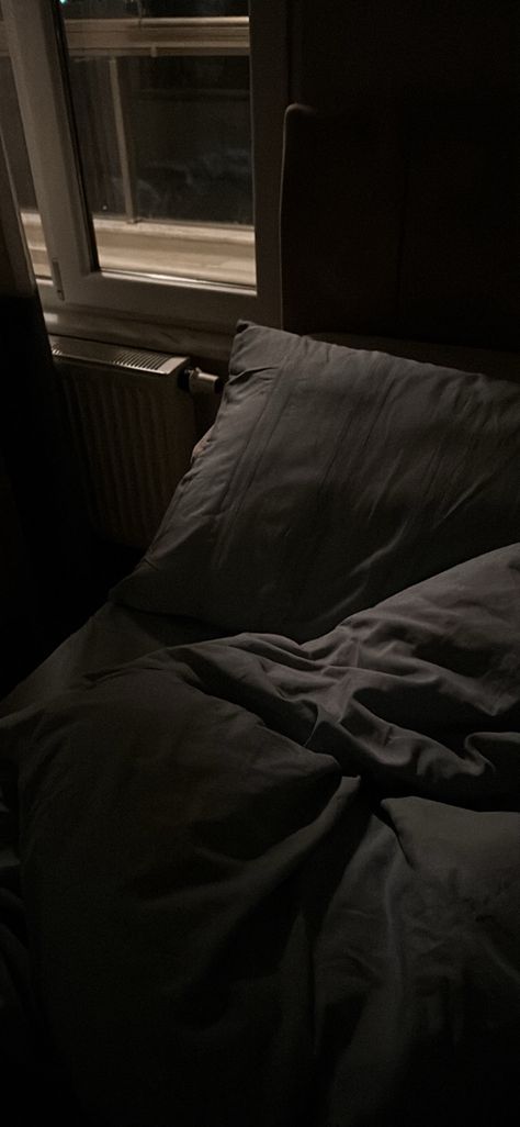 Dark Room Astetic, Bed At Night Aesthetic, Dorm Room Aesthetic Dark, Comfy Bed Aesthetic Night, Sleep Aesthetic Night Bed, Asleep Aesthetic, Night At Home Aesthetic, Goat Hooves, Sleepy Aesthetic