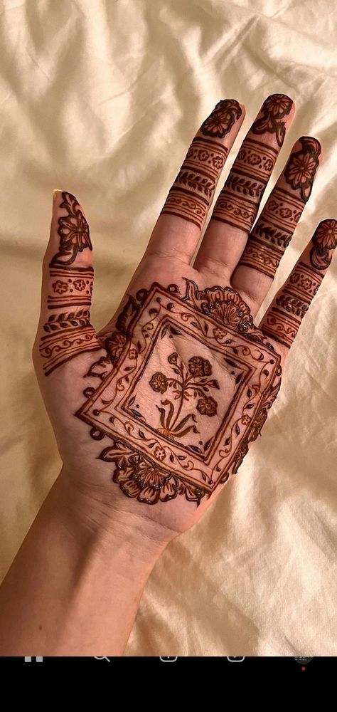 Fun Henna Designs, Negative Space Henna, Henna Designs Aesthetic, Mehndi Aesthetic, Henna Aesthetic, Aesthetic Henna, Feet Mehndi Designs, Princess Vibe, Designs Aesthetic