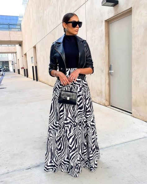 Urban Modesty, A Line Skirt Outfits, Maxi Skirt Outfit, Lover Dress, Modesty Outfits, Maxi Skirt Outfits, Stylish Work Attire, Classy Casual Outfits, Stylish Work Outfits