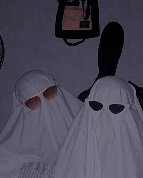 Ghost Besties, Childish Quotes, Elena Alvarez, Ghost Trend, Ghost Pictures, Ghost Photos, Halloween Inspo, Cats Funny, Funny Arabic Quotes