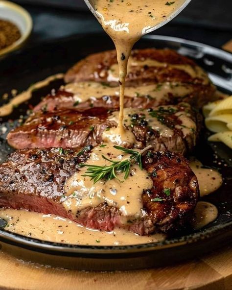 Easy Peppercorn Sauce, Peppercorn Sauce For Steak, Sauce For Steak, Steak Diane, Gordon Ramsay Recipe, Tenderloin Steak, Peppercorn Sauce, Pasta Ingredients, Steak Sauce