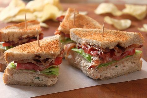 Tuna Club Sandwich Bacon Sandwich, Whats For Lunch, Raw Food Diet, Club Sandwich, Best Sandwich, Soup And Sandwich, Wrap Sandwiches, Sandwich Recipes, Raw Food Recipes