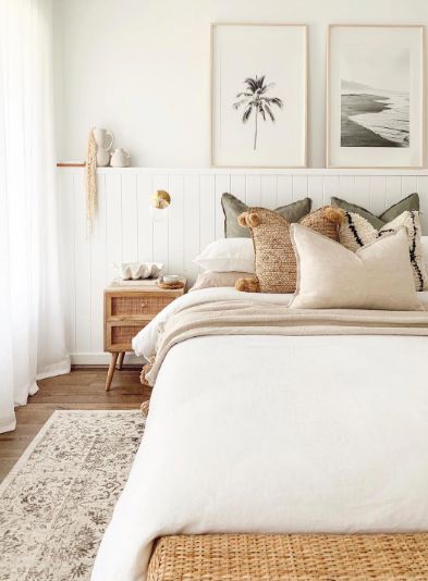 Shiplap In Bedroom Ideas, Bedroom With Neutral Colors, Colorful Organic Interior Design, Airy Master Bedrooms Decor, Calming Guest Bedroom, Warm Coastal Bedroom, Simple Beach Bedroom, Coastal Bedroom Inspiration, California Casual Bedroom