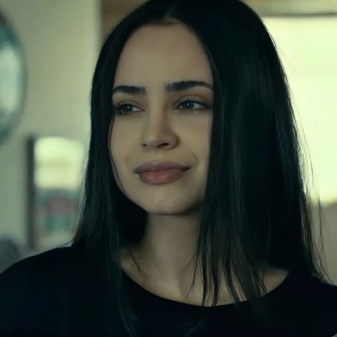 Sofia Carson Sofia Carson Without Makeup, Sofia Carson Purple Hearts, Sofia Carson Icons, Cassie Salazar, Sophia Carson, Noah Cyrus, Purple Hearts, Sofia Carson, People Fall In Love