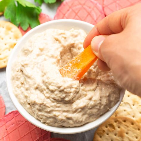 Smoked Tuna Dip Recipe Easy, Tuna Dip Recipes, Smoked Tuna Dip Recipe, Tuna Spread Recipe, Smoked Tuna Dip, Dip Chips, Tuna Dip, Keto Dips, Smoked Tuna