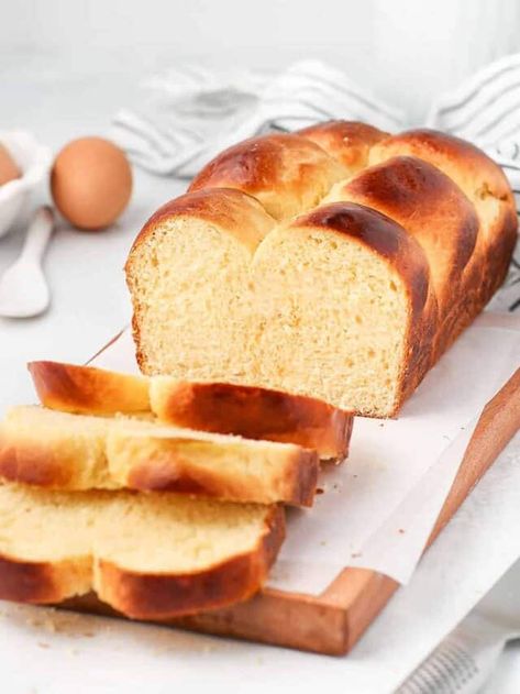 French Brioche Loaf Bread - A Baking Journey Brioche Bread Recipe, Crumpet Recipe, French Brioche, Chocolate Brioche, Brioche Loaf, Homemade Bread Recipes Easy, Make French Toast, Pan Brioche, Swirled Bread