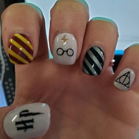 Trip Nails, Harry Potter Nails Designs, Regular Nails, Potter Nails, Harry Potter Nail Art, Harry Potter Nails, Disney Inspired Nails, Nail Art For Kids, Cute Nail Polish