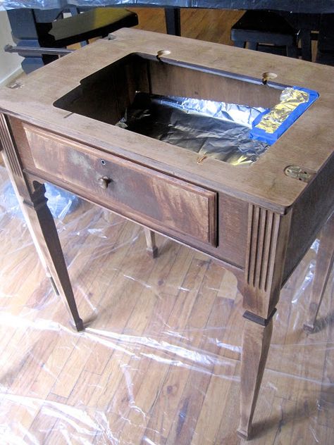 Ideas For Old Sewing Machine Cabinets, Sewing Table Ideas Repurpose, Refurbished Sewing Machine Table, Sewing Machine Makeover, Table Remodel, Sewing Cabinet Makeover, Old Sewing Cabinet, Old Sewing Machine Table, Cabin Inside