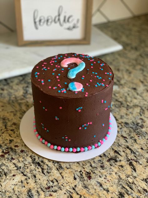 Chocolate Gender Reveal Cake, Cookie Cake Gender Reveal, Question Mark Cake Gender Reveal, Gender Reveal Chocolate Cake, Chocolate Gender Reveal Cupcakes, Gender Reveal Cake Inside Ideas, Gender Reveal Cake Inside, 4 Family, Chocolate Buttercream Frosting