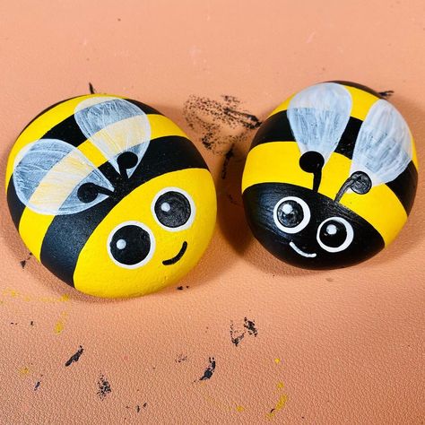 McFloof Makes | Colourful Artist - Designer - Maker | A custom bee pebble. The customer wanted a bee with a yellow face instead of black. Swipe to see both versions together. Which do you… | Instagram