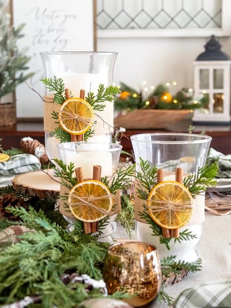 Simple And Natural Christmas Centerpiece Made With Dried Oranges - Midwest Life and Style Blog Simple Rustic Decor, Champagne Christmas Tree, Elegant Christmas Centerpieces, Orange Centerpieces, Christmas Tree Box Stand, Christmas Tree Forest, Holiday Greenery, Christmas Centerpieces Diy, Dried Oranges