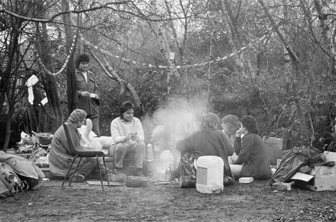 Christmas at the Greenham Common Peace Camp - Get Reading Greenham Common Peace Camp, Greenham Common, Peace Movement, Reading Berkshire, Women Power, Women's History, Research Projects, Women In History, Powerful Women