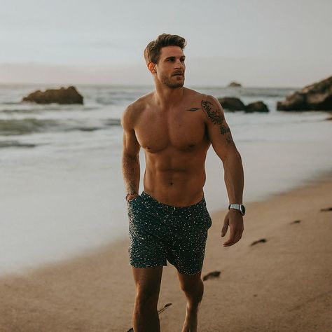 Unknown Creator on Owntweet Man On The Beach Photography, Hot Modelling Poses, Beach Shoot Men, Male Beach Poses, Boys Beach Photoshoot, Mens Beach Photoshoot, Beach Men Photography, Beach Poses Men Picture Ideas, Beach Photography Poses Men