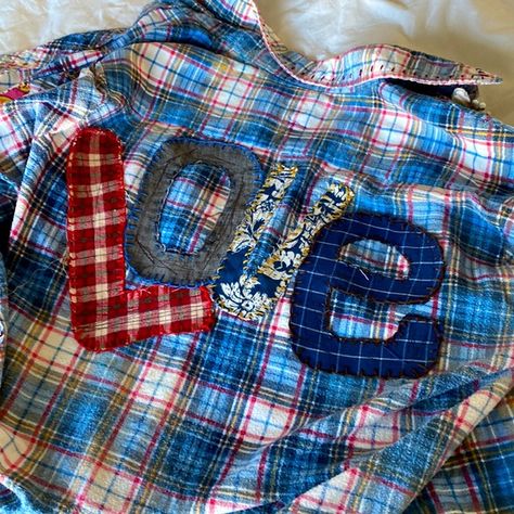 Upcycled Flannel Shirts Ideas, Flannel Upcycle, Flannel Shirt Refashion, Bleached Flannel Shirt, Upcycle Clothing, Faux Fur Hooded Jacket, North Face Windbreaker, Applique Sweatshirt, Creative Clothes