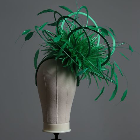 Gorgeous Large fascinator fixed with a covered headband also in emerald green As you can see from the photographs i also add an elastic millinery band at the back of the hat which goes under the hair at the nape of the neck Can be made in over 30 different colours of satin and 30 different feather colours. It's as easy as.... 1)Choose your base colour and i will use this as the satin colour , the colour of your headband and primary feather colour. 2)Choose a highlight colour and i will use this Navy Fascinator, Fascinator Hats Wedding, Green Fascinator, Emerald Green Weddings, Hair Fixing, Large Feathers, Feather Fascinator, A Hat In Time, Head Gear