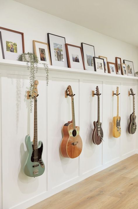 Music Studio With Plants, Den Music Room Ideas, Instrument Corner Living Room, Living Room Guitar Display, Guitar House Decor, Loft Music Room Ideas, Office With Guitar On Wall, Music Room Home Studio, Retro Music Room Decor