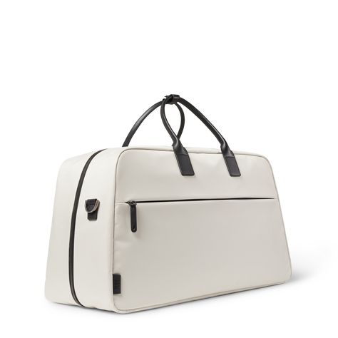 Designed for domestic trips, the July Carry All Weekender Plus is a large duffel bag that opens flat. Easy to pack and easy to travel with, it’s the perfect bag for long weekends and road trips. Domestic Trips, Personalized Travel Bag, Fashion Student, Carry On Size, Weekend Bag, Chalk White, Travel Wardrobe, Student Fashion, Overnight Bag