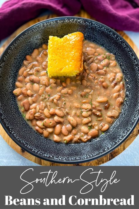 Hammock And Beans, Beans And Cornbread Recipe, Nightly Meals, Southern Pinto Beans Recipe, Navy Beans And Ham, Navy Bean Recipes, Smoked Ham Hocks, Ham Hock Recipes, Ham Hocks And Beans